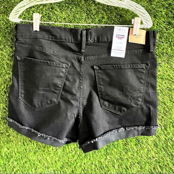 NWT Levi High Waisted Stretch Frayed Cuffed Shorts Denim - Picture 2 of 6